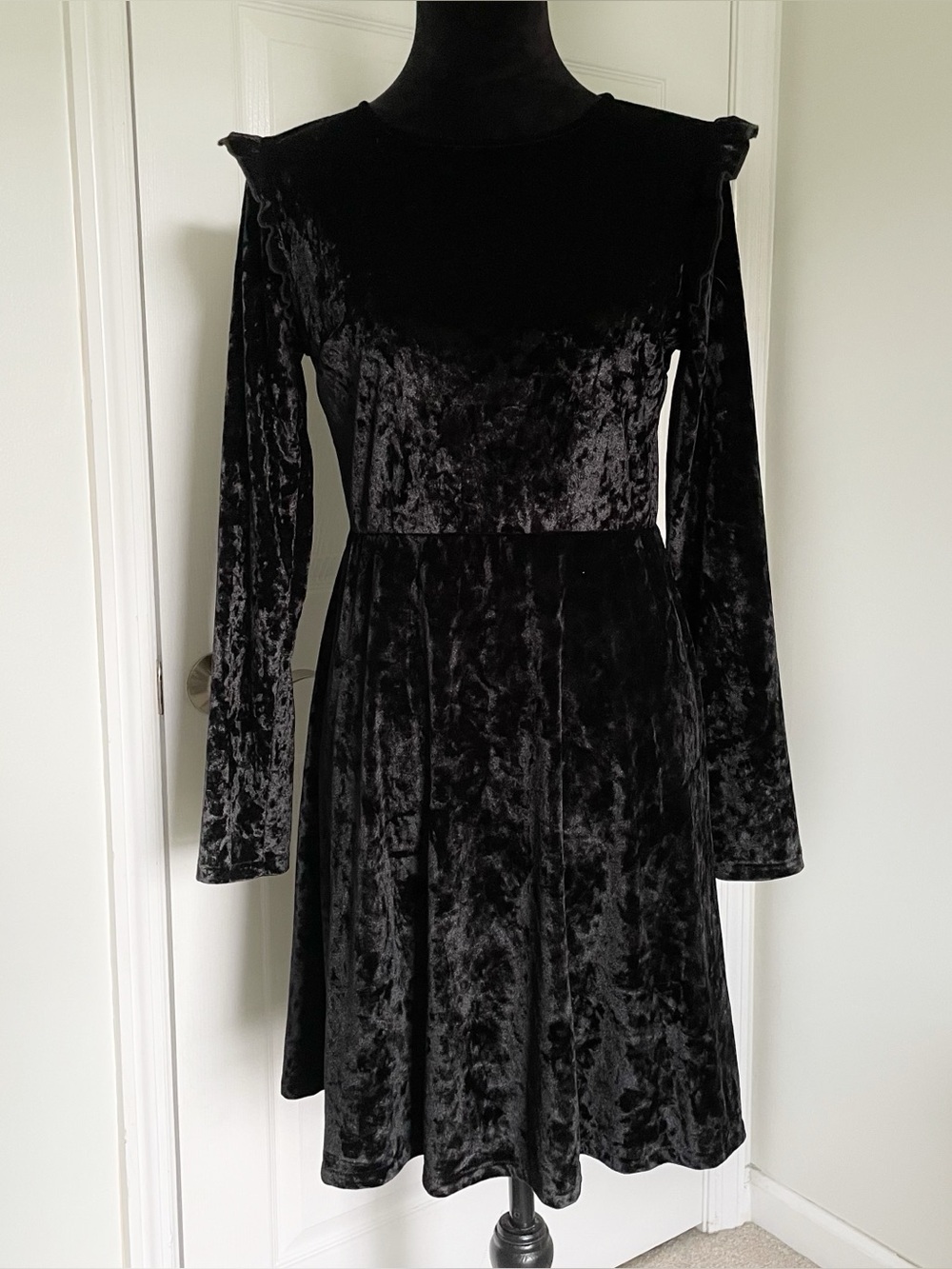 MOSSIMO Velvety Black Long Sleeve Mini Dress Medium
